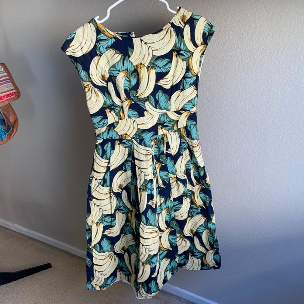 Pleated banana dress retro style